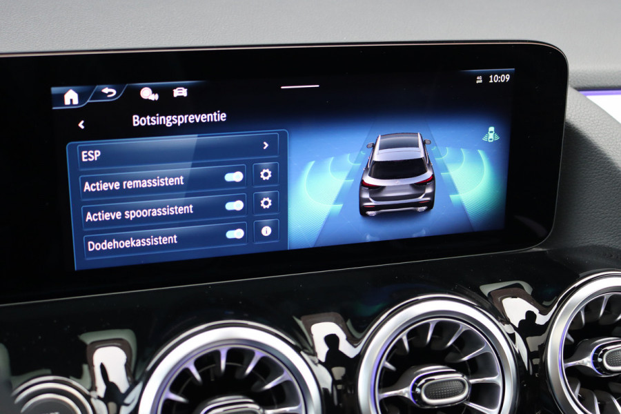 Mercedes-Benz GLA 250 e AMG Line | Panoramadak | Burmester | Distronic | Memory | Trekhaak | Camera | Sfeerverlichting | Dodehoekassistent |