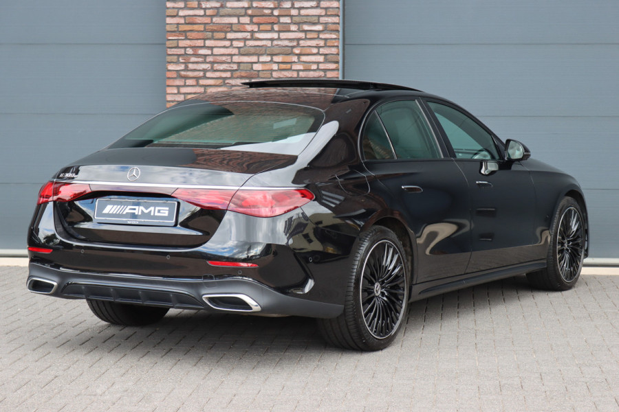 Mercedes-Benz E-Klasse 300 e AMG Line | Hyperscreen | Distronic+ | Massage | Zonnerollo's | Trekhaak | Soft-Close | Vlakkenverwarming | Stoelventilatie | HUD | Digital Light | Surround Camera |