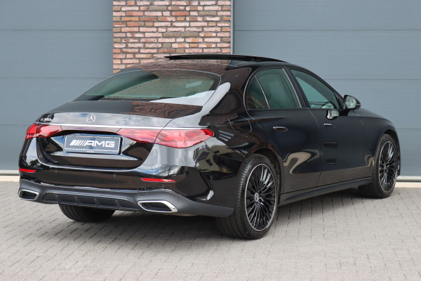 Mercedes-Benz E-Klasse 300 e AMG Line | Hyperscreen | Distronic+ | Massage | Zonnerollo's | Trekhaak | Soft-Close | Vlakkenverwarming | Stoelventilatie | HUD | Digital Light | Surround Camera |