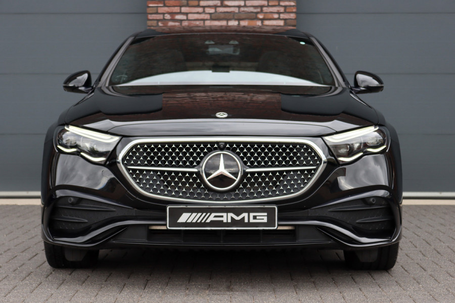 Mercedes-Benz E-Klasse 300 e AMG Line | Hyperscreen | Distronic+ | Massage | Zonnerollo's | Trekhaak | Soft-Close | Vlakkenverwarming | Stoelventilatie | HUD | Digital Light | Surround Camera |