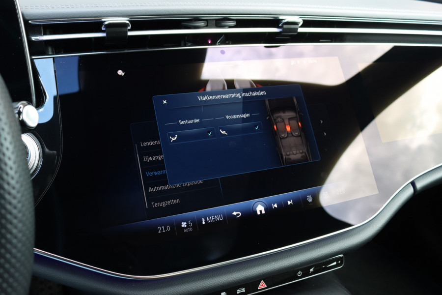 Mercedes-Benz E-Klasse 300 e AMG Line | Hyperscreen | Distronic+ | Massage | Zonnerollo's | Trekhaak | Soft-Close | Vlakkenverwarming | Stoelventilatie | HUD | Digital Light | Surround Camera |