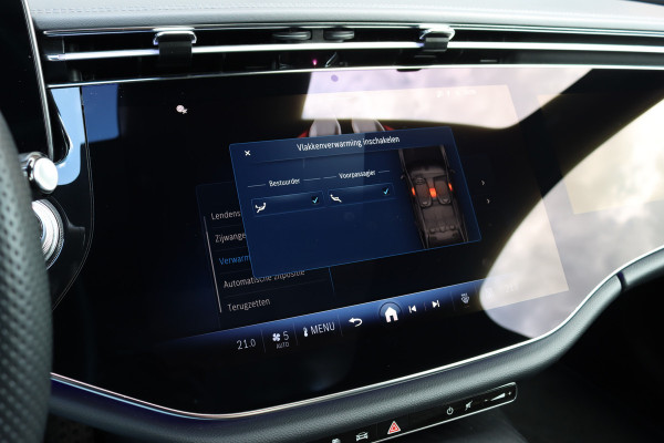 Mercedes-Benz E-Klasse 300 e AMG Line | Hyperscreen | Distronic+ | Massage | Zonnerollo's | Trekhaak | Soft-Close | Vlakkenverwarming | Stoelventilatie | HUD | Digital Light | Surround Camera |