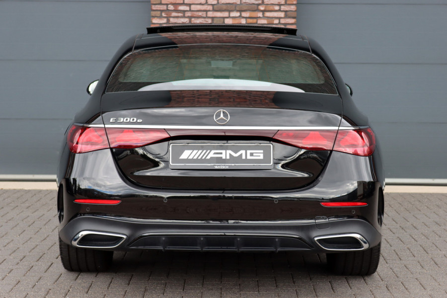 Mercedes-Benz E-Klasse 300 e AMG Line | Hyperscreen | Distronic+ | Massage | Zonnerollo's | Trekhaak | Soft-Close | Vlakkenverwarming | Stoelventilatie | HUD | Digital Light | Surround Camera |