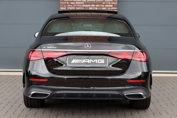 Mercedes-Benz E-Klasse 300 e AMG Line | Hyperscreen | Distronic+ | Massage | Zonnerollo's | Trekhaak | Soft-Close | Vlakkenverwarming | Stoelventilatie | HUD | Digital Light | Surround Camera |