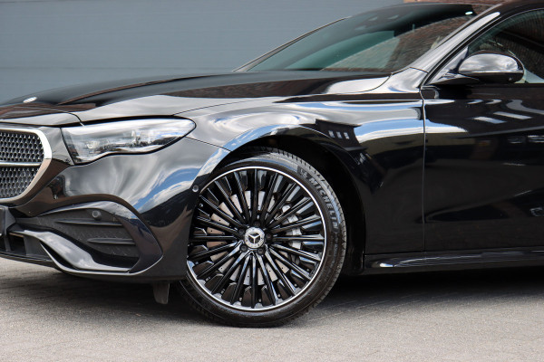 Mercedes-Benz E-Klasse 300 e AMG Line | Hyperscreen | Distronic+ | Massage | Zonnerollo's | Trekhaak | Soft-Close | Vlakkenverwarming | Stoelventilatie | HUD | Digital Light | Surround Camera |