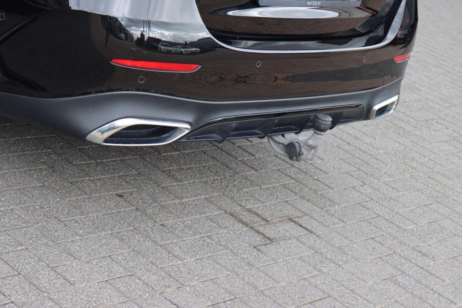 Mercedes-Benz E-Klasse 300 e AMG Line | Hyperscreen | Distronic+ | Massage | Zonnerollo's | Trekhaak | Soft-Close | Vlakkenverwarming | Stoelventilatie | HUD | Digital Light | Surround Camera |