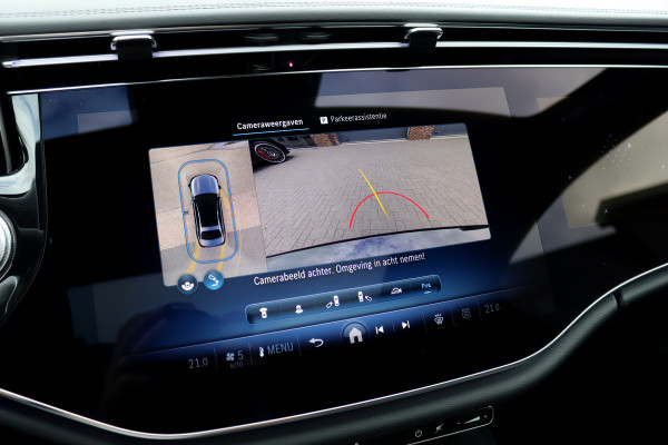 Mercedes-Benz E-Klasse 300 e AMG Line | Hyperscreen | Distronic+ | Massage | Zonnerollo's | Trekhaak | Soft-Close | Vlakkenverwarming | Stoelventilatie | HUD | Digital Light | Surround Camera |
