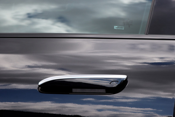 Mercedes-Benz E-Klasse 300 e AMG Line | Hyperscreen | Distronic+ | Massage | Zonnerollo's | Trekhaak | Soft-Close | Vlakkenverwarming | Stoelventilatie | HUD | Digital Light | Surround Camera |