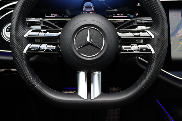 Mercedes-Benz E-Klasse 300 e AMG Line | Hyperscreen | Distronic+ | Massage | Zonnerollo's | Trekhaak | Soft-Close | Vlakkenverwarming | Stoelventilatie | HUD | Digital Light | Surround Camera |