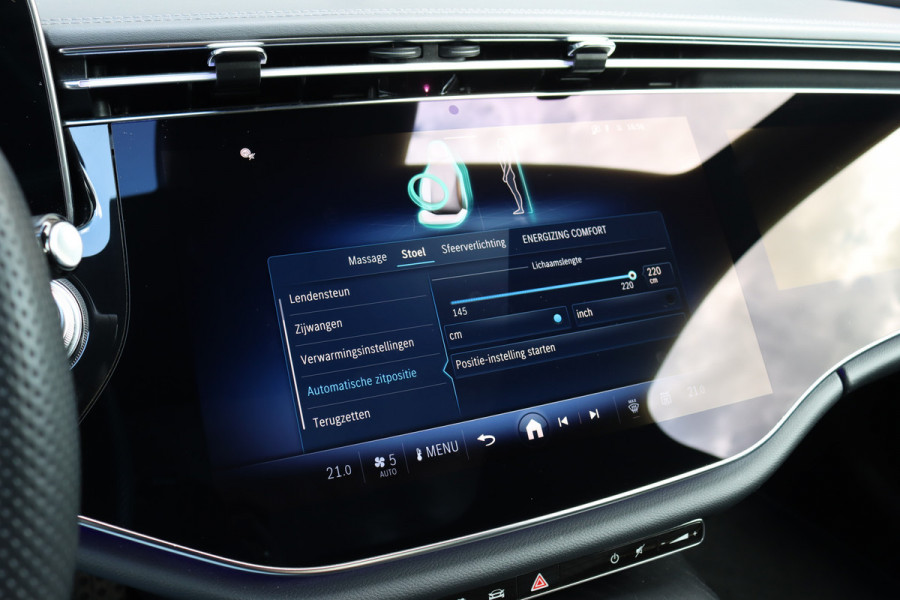 Mercedes-Benz E-Klasse 300 e AMG Line | Hyperscreen | Distronic+ | Massage | Zonnerollo's | Trekhaak | Soft-Close | Vlakkenverwarming | Stoelventilatie | HUD | Digital Light | Surround Camera |