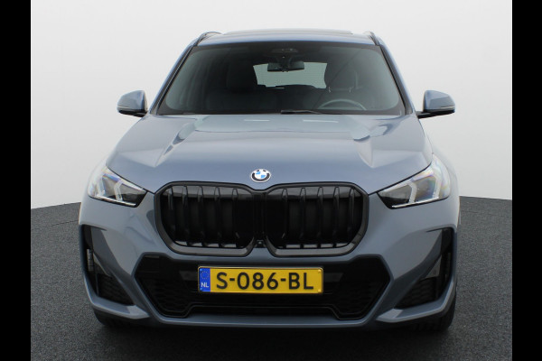 BMW X1 sDrive18i | M-Sport | Pano | Memory | 360 Camera | Head Up | Keyless | Harman/ Kardon | Prijs Rijklaar !!