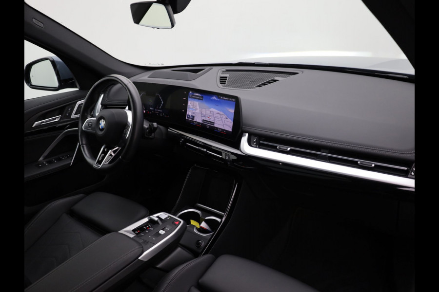 BMW X1 sDrive18i | M-Sport | Pano | Memory | 360 Camera | Head Up | Keyless | Harman/ Kardon | Prijs Rijklaar !!