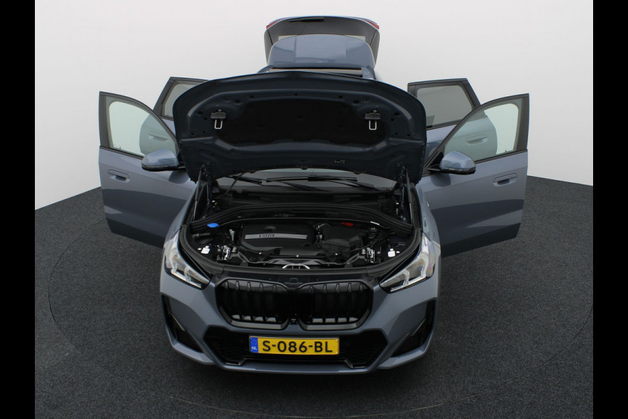 BMW X1 sDrive18i | M-Sport | Pano | Memory | 360 Camera | Head Up | Keyless | Harman/ Kardon | Prijs Rijklaar !!