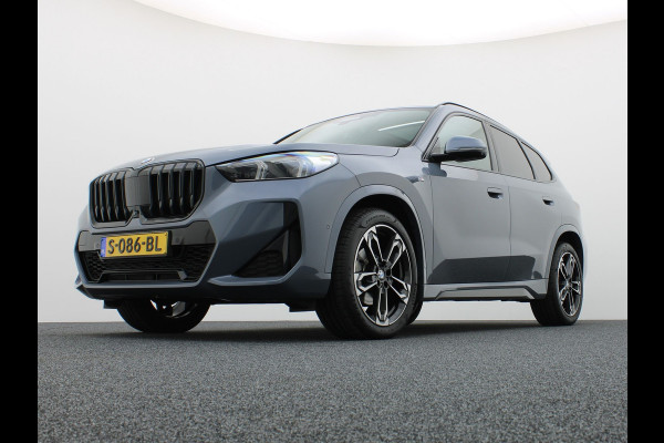 BMW X1 sDrive18i | M-Sport | Pano | Memory | 360 Camera | Head Up | Keyless | Harman/ Kardon | Prijs Rijklaar !!