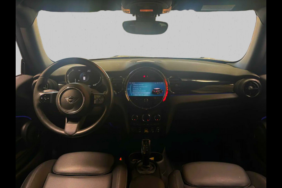 MINI Electric Camden Edition 33 kWh (NL-auto, 1e Eig, Dealer OndH, Carplay, StoelV, PDC, Navi, Climate Con, Cruise Con, Etc)