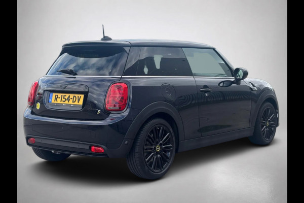 MINI Electric Camden Edition 33 kWh (NL-auto, 1e Eig, Dealer OndH, Carplay, StoelV, PDC, Navi, Climate Con, Cruise Con, Etc)