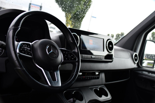 Mercedes-Benz Sprinter 319 V6 3.0 CDI L2H1 RWD AMG Edition Camera, Cruise, Carplay, LED, 10,5'' Mbux, 3500kg Trekhaak, Standkachel, Multimedia, Stoelverwarming, Automaat, Uniek!