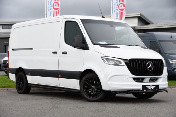 Mercedes-Benz Sprinter 319 V6 3.0 CDI L2H1 RWD AMG Edition Camera, Cruise, Carplay, LED, 10,5'' Mbux, 3500kg Trekhaak, Standkachel, Multimedia, Stoelverwarming, Automaat, Uniek!