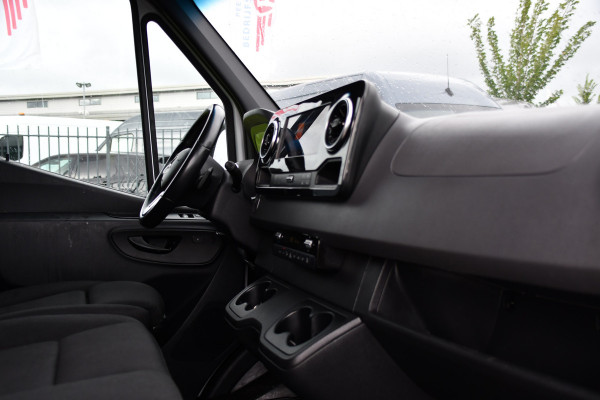 Mercedes-Benz Sprinter 319 V6 3.0 CDI L2H1 RWD AMG Edition Camera, Cruise, Carplay, LED, 10,5'' Mbux, 3500kg Trekhaak, Standkachel, Multimedia, Stoelverwarming, Automaat, Uniek!