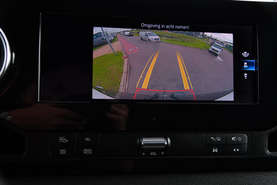 Mercedes-Benz Sprinter 319 V6 3.0 CDI L2H1 RWD AMG Edition Camera, Cruise, Carplay, LED, 10,5'' Mbux, 3500kg Trekhaak, Standkachel, Multimedia, Stoelverwarming, Automaat, Uniek!