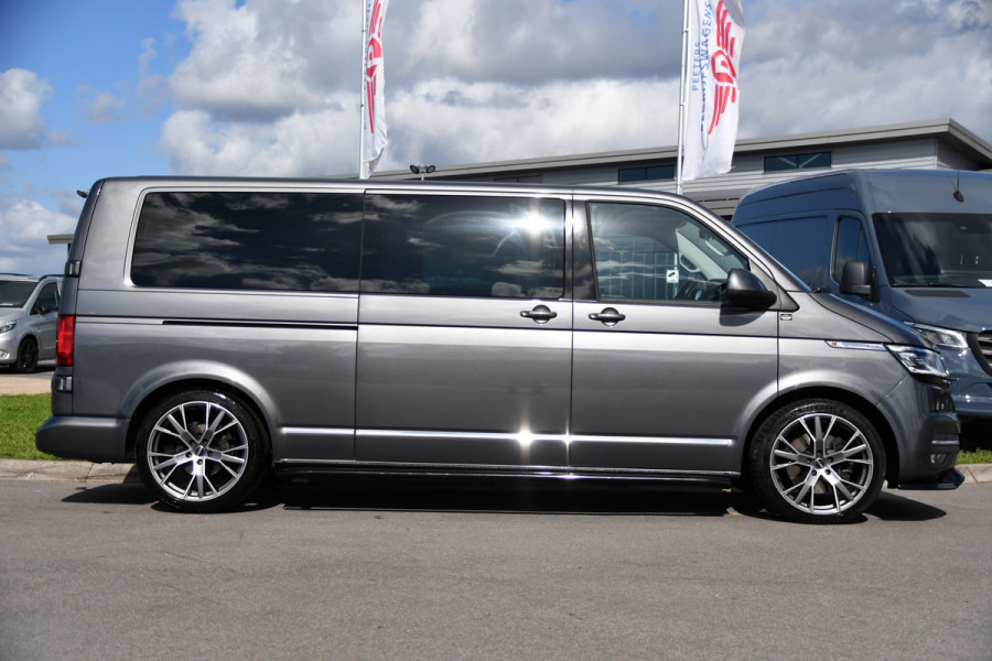 Volkswagen Transporter 2.0 TDI L2H1 32 DC Caravelle Virtual, Adaptieve Cruise, Carplay, LED, Leder, 2 x Electrische deur, Automaat, Clima, Stoelverwarming, Uniek! Bulli / Highline
