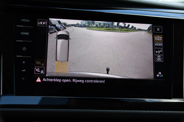 Volkswagen Transporter 2.0 TDI L2H1 32 DC Caravelle Virtual, Adaptieve Cruise, Carplay, LED, Leder, 2 x Electrische deur, Automaat, Clima, Stoelverwarming, Uniek! Bulli / Highline