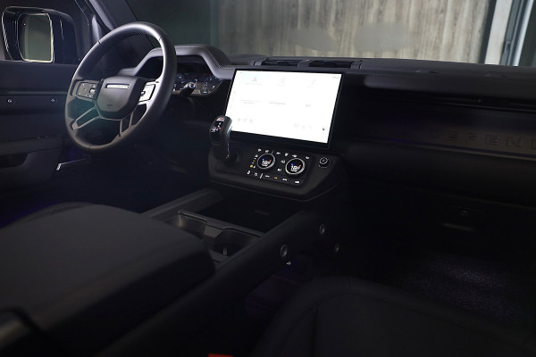 Land Rover Defender 110 2.0 P300e 110 X-Dynamic SE / FACELIFT / Head Up / Memory / Elek Stoelen / Acc / 360 Camera / Open Pano