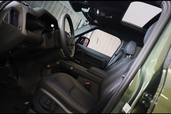 Land Rover Defender 110 2.0 P300e 110 X-Dynamic SE / FACELIFT / Head Up / Memory / Elek Stoelen / Acc / 360 Camera / Open Pano