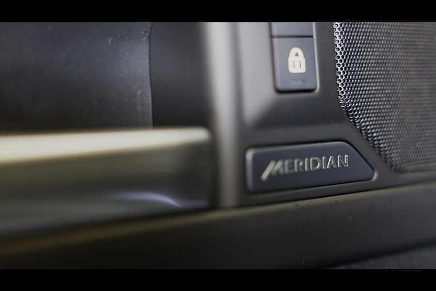 Land Rover Defender 110 2.0 P300e 110 X-Dynamic SE / FACELIFT / Head Up / Memory / Elek Stoelen / Acc / 360 Camera / Open Pano