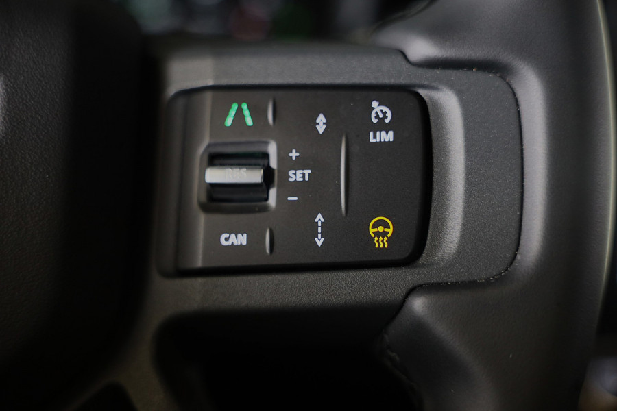 Land Rover Defender 110 2.0 P300e 110 X-Dynamic SE / FACELIFT / Head Up / Memory / Elek Stoelen / Acc / 360 Camera / Open Pano
