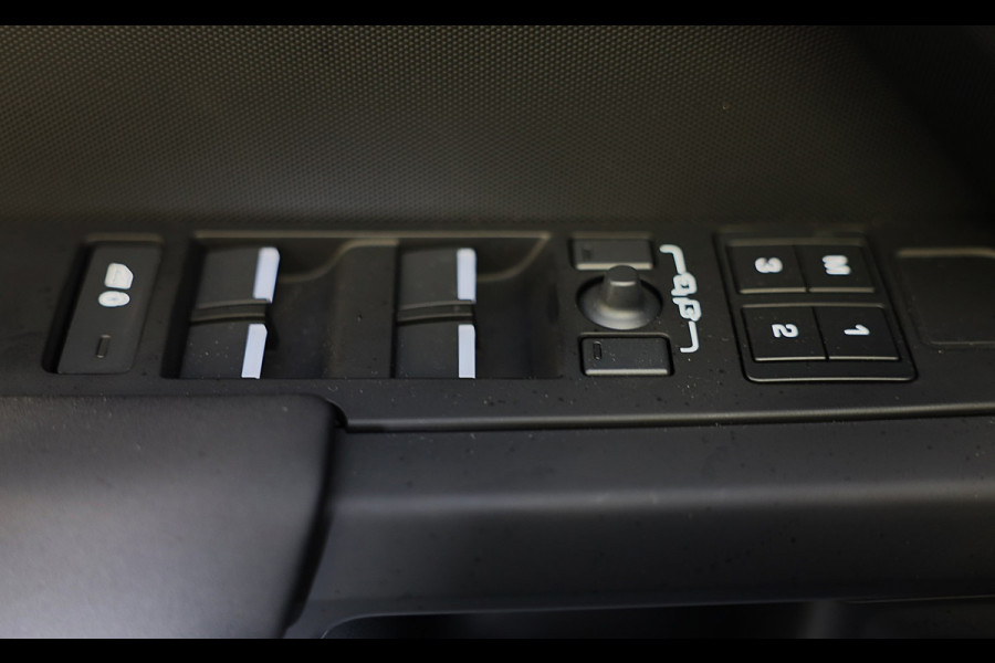 Land Rover Defender 110 2.0 P300e 110 X-Dynamic SE / FACELIFT / Head Up / Memory / Elek Stoelen / Acc / 360 Camera / Open Pano