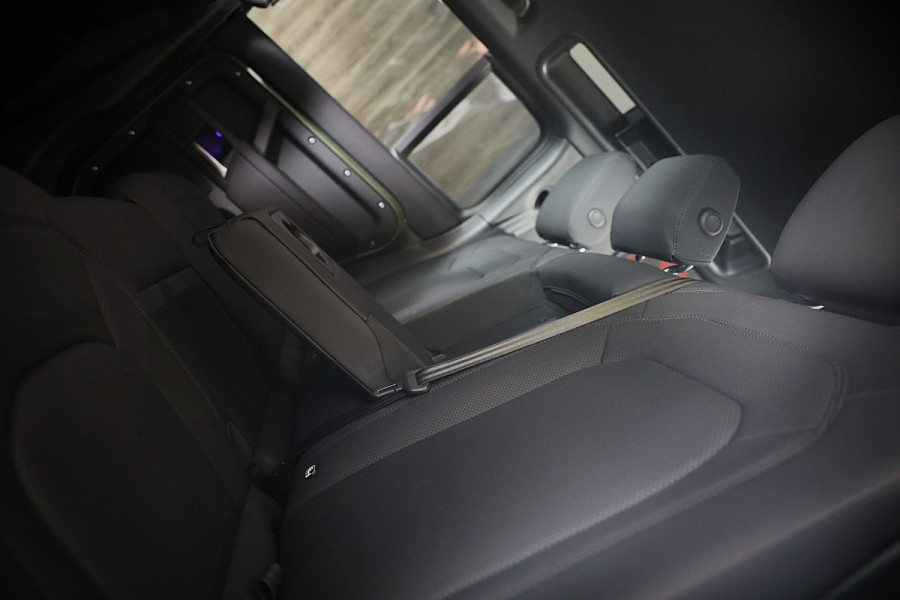 Land Rover Defender 110 2.0 P300e 110 X-Dynamic SE / FACELIFT / Head Up / Memory / Elek Stoelen / Acc / 360 Camera / Open Pano