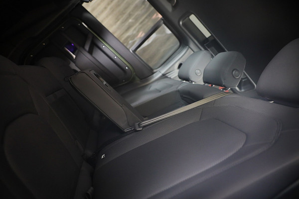 Land Rover Defender 110 2.0 P300e 110 X-Dynamic SE / FACELIFT / Head Up / Memory / Elek Stoelen / Acc / 360 Camera / Open Pano