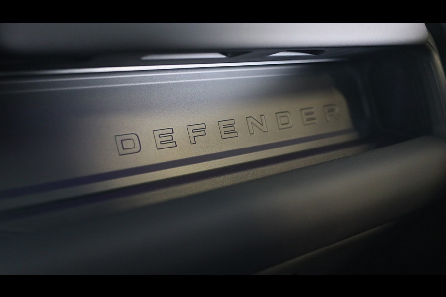 Land Rover Defender 110 2.0 P300e 110 X-Dynamic SE / FACELIFT / Head Up / Memory / Elek Stoelen / Acc / 360 Camera / Open Pano