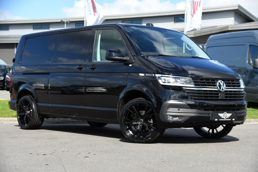 Volkswagen Transporter 2.0 TDI L2H1 30 Bulli Black Edition Virtual, Adaptieve Cruise, Camera, LED, Stoelverwarming, Trekhaak, Automaat, Multimedia, 150pk, Uniek!