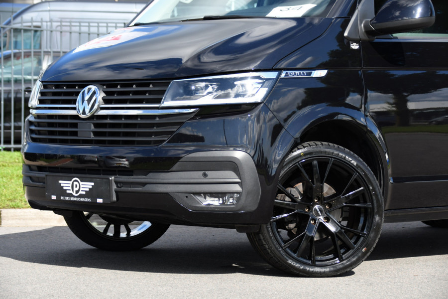 Volkswagen Transporter 2.0 TDI L2H1 30 Bulli Black Edition Virtual, Adaptieve Cruise, Camera, LED, Stoelverwarming, Trekhaak, Automaat, Multimedia, 150pk, Uniek!