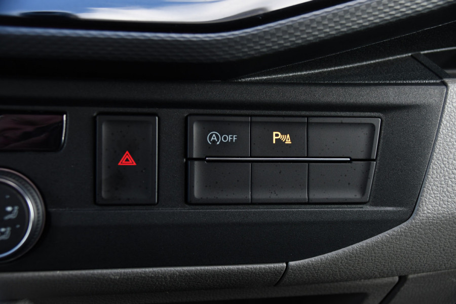 Volkswagen Transporter 2.0 TDI L2H1 30 Bulli Black Edition Virtual, Adaptieve Cruise, Camera, LED, Stoelverwarming, Trekhaak, Automaat, Multimedia, 150pk, Uniek!