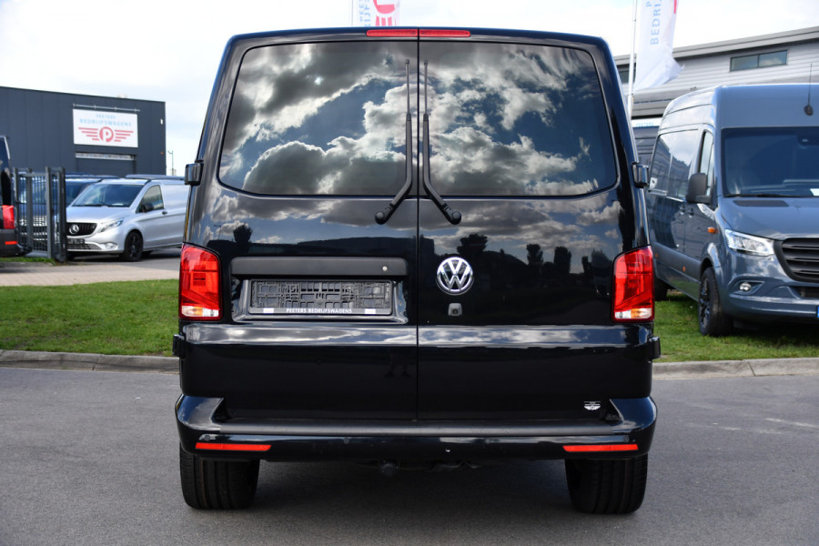 Volkswagen Transporter 2.0 TDI L2H1 30 Bulli Black Edition Virtual, Adaptieve Cruise, Camera, LED, Stoelverwarming, Trekhaak, Automaat, Multimedia, 150pk, Uniek!
