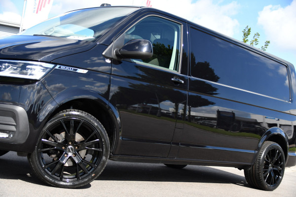 Volkswagen Transporter 2.0 TDI L2H1 30 Bulli Black Edition Virtual, Adaptieve Cruise, Camera, LED, Stoelverwarming, Trekhaak, Automaat, Multimedia, 150pk, Uniek!