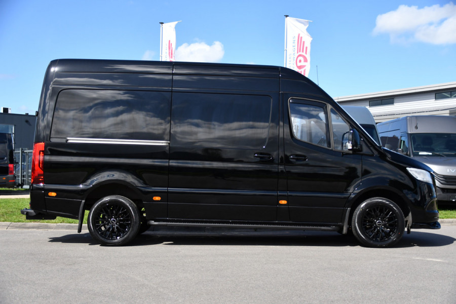 Mercedes-Benz Sprinter 317 1.9 CDI L2H2 RWD Black Edition Camera, Cruise, Carplay, LED, Automaat, Mbux, 170pk, Trekhaak, Uniek!