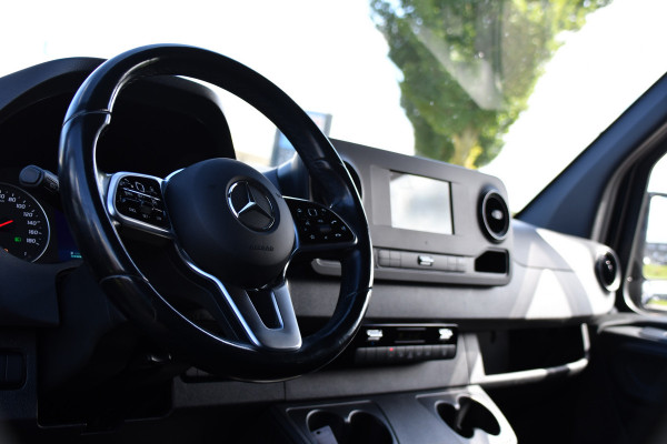 Mercedes-Benz Sprinter 317 1.9 CDI L2H2 RWD Black Edition Camera, Cruise, Carplay, LED, Automaat, Mbux, 170pk, Trekhaak, Uniek!