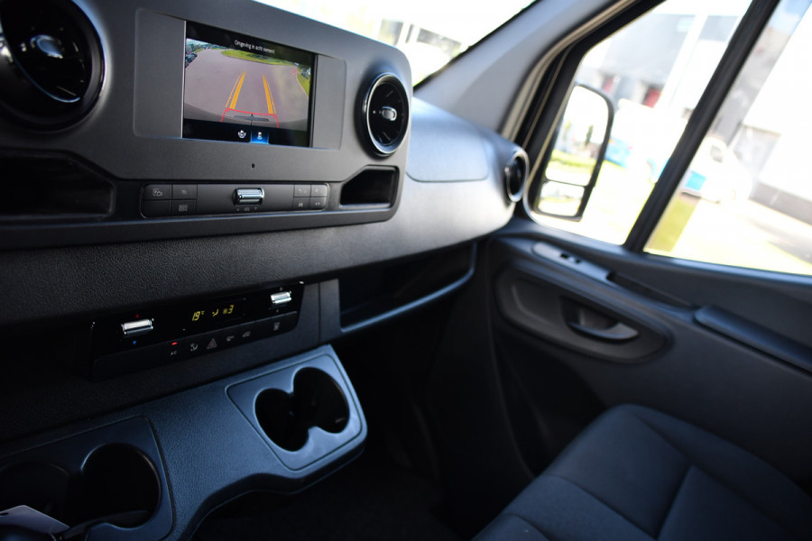 Mercedes-Benz Sprinter 317 1.9 CDI L2H2 RWD Black Edition Camera, Cruise, Carplay, LED, Automaat, Mbux, 170pk, Trekhaak, Uniek!
