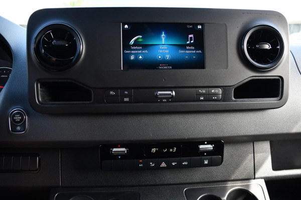 Mercedes-Benz Sprinter 317 1.9 CDI L2H2 RWD Black Edition Camera, Cruise, Carplay, LED, Automaat, Mbux, 170pk, Trekhaak, Uniek!