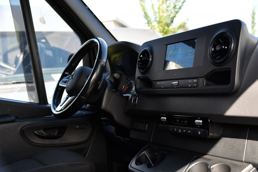 Mercedes-Benz Sprinter 317 1.9 CDI L2H2 RWD Black Edition Camera, Cruise, Carplay, LED, Automaat, Mbux, 170pk, Trekhaak, Uniek!