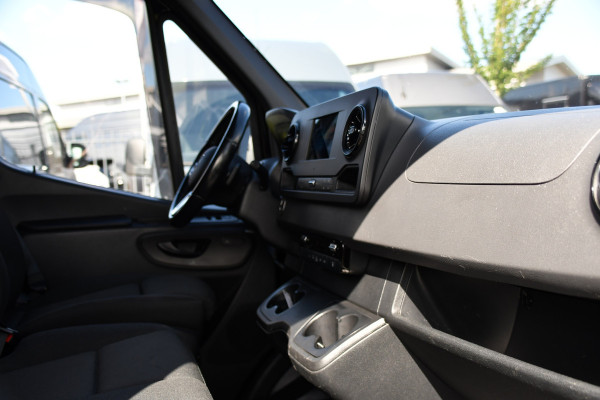 Mercedes-Benz Sprinter 317 1.9 CDI L2H2 RWD Black Edition Camera, Cruise, Carplay, LED, Automaat, Mbux, 170pk, Trekhaak, Uniek!