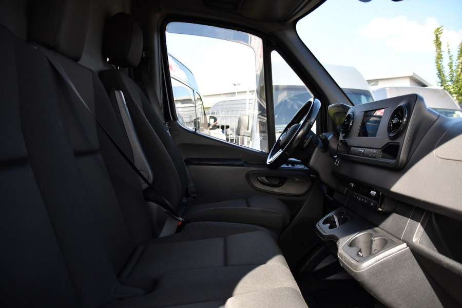 Mercedes-Benz Sprinter 317 1.9 CDI L2H2 RWD Black Edition Camera, Cruise, Carplay, LED, Automaat, Mbux, 170pk, Trekhaak, Uniek!