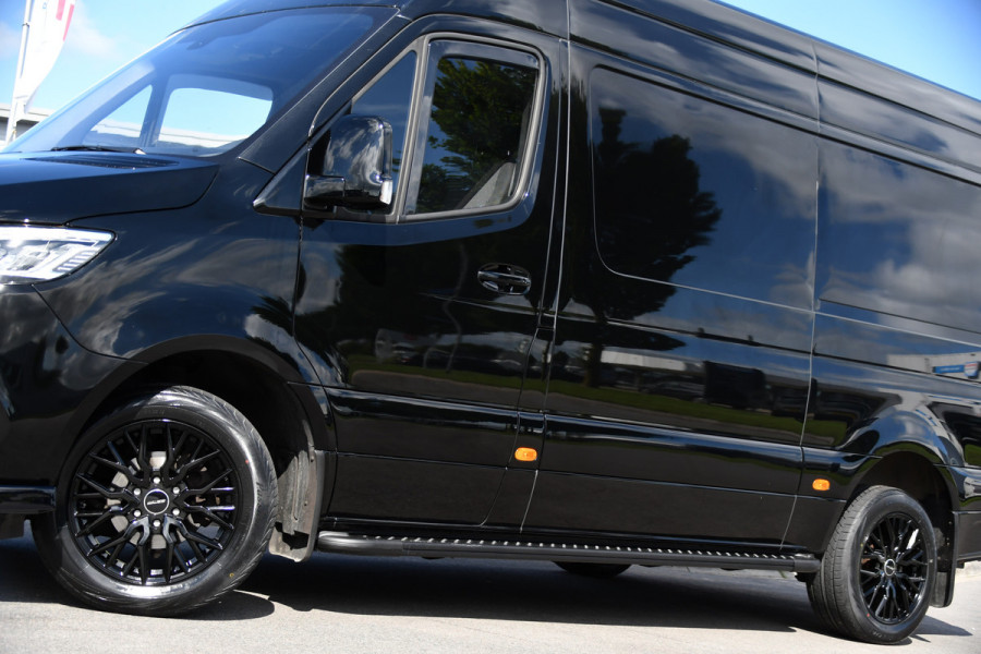 Mercedes-Benz Sprinter 317 1.9 CDI L2H2 RWD Black Edition Camera, Cruise, Carplay, LED, Automaat, Mbux, 170pk, Trekhaak, Uniek!