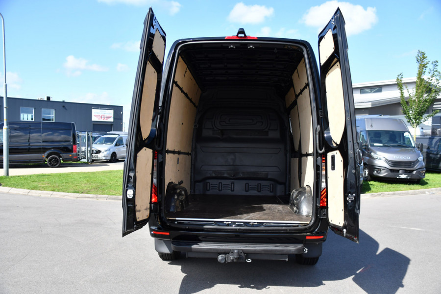 Mercedes-Benz Sprinter 317 1.9 CDI L2H2 RWD Black Edition Camera, Cruise, Carplay, LED, Automaat, Mbux, 170pk, Trekhaak, Uniek!