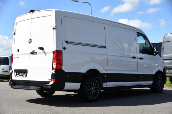Volkswagen Crafter 35 2.0 TDI L3H2 PB Edition Camera, Cruise, Carplay, LED, Stoelverwarming, Clima, Multimedia, 177pk, Automaat, Uniek!