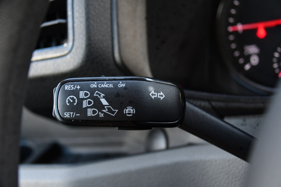 Volkswagen Crafter 35 2.0 TDI L3H2 PB Edition Camera, Cruise, Carplay, LED, Stoelverwarming, Clima, Multimedia, 177pk, Automaat, Uniek!